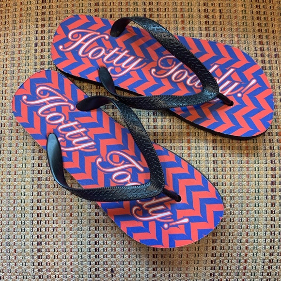 Shoes - NWOT Hotty Toddy flip flops size 6 or 7